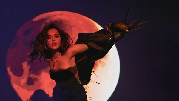 Versuri: Becky G a lansat piesa „Bailé Con Mi Ex”