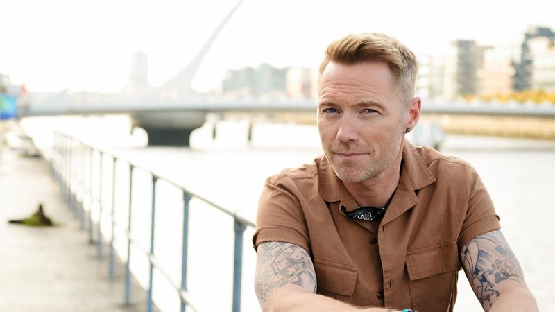 Ronan Keating este &icirc;nc&acirc;ntat să revină &icirc;n Rom&acirc;nia vara aceasta! Ce mesaj  are pentru fanii rom&acirc;ni!: &bdquo;Ne vedem la festival!&rdquo;