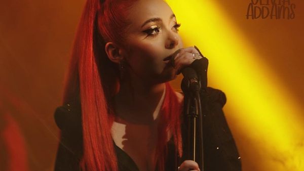 Olivia Addams a lansat piesa „Răsărit perfect”