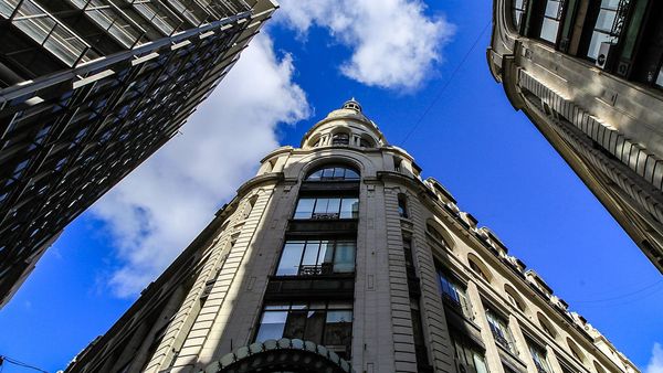 Bancul zilei de marți, 17 mai 2022: Într-o multinaţională din România, toţi munceau peste program