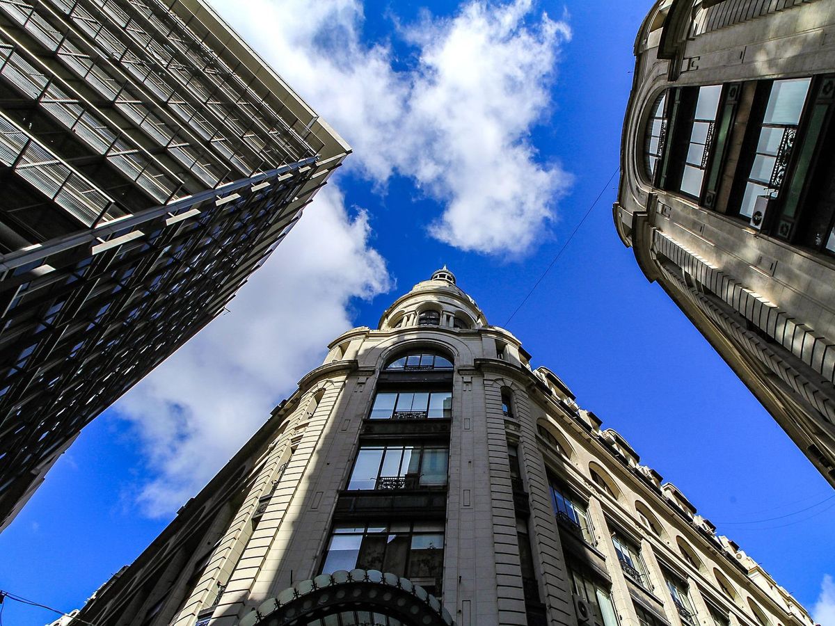 Bancul zilei de marți, 17 mai 2022: Într-o multinaţională din România, toţi munceau peste program 