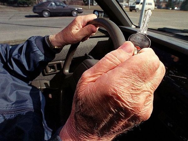 Dimineața Nebună: Un bărbat de 70 de ani, prins beat la volan. Audio
