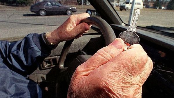 Dimineața Nebună: Un bărbat de 70 de ani, prins beat la volan. Audio