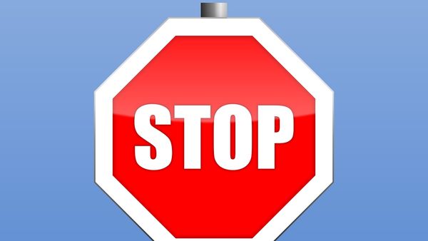 Cel mai ciudat indicator rutier din lume! Şoferii habar nu au ce înseamnă