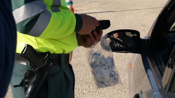 Dimineaţa Nebună. Bărbat din Craiova oprit de trei ori într-o seară de polițiști! Ce infracțiuni a comis?! Audio