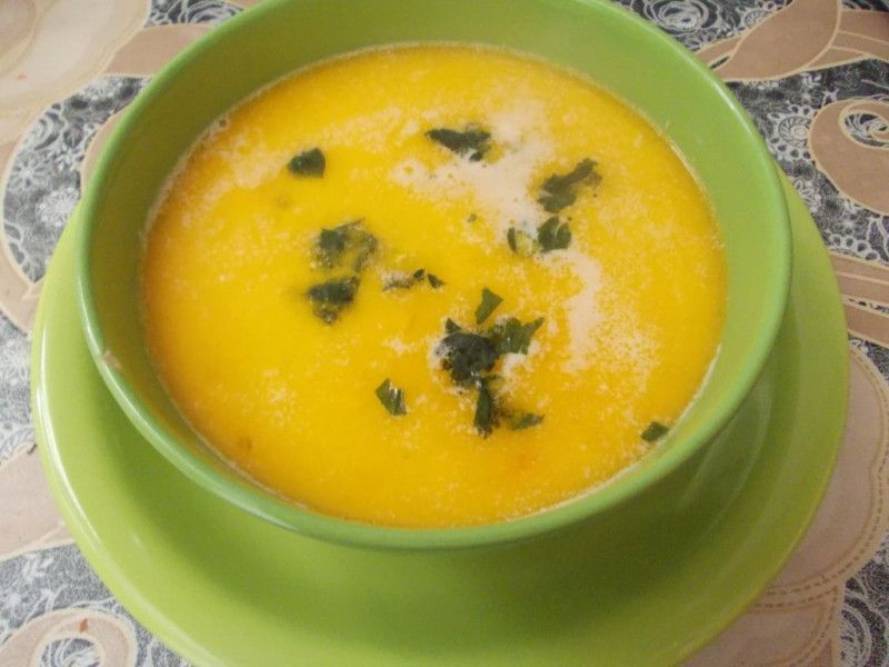 Un bărbat din Galați, acuzat de furt i-a cerut judecătorului patru ciorbe de burtă pentru a da declarații și apoi l-a amenințat: „Vă arunc cu Biblia în cap” 