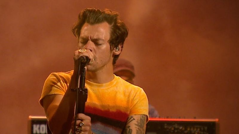 Harry Styles a interpreat live piesa &bdquo;Late Night Talking&rdquo;