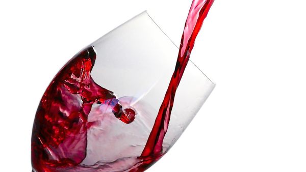 Dimineaţa Nebună. Ziua mondială a Vinului! Cele mai tari curiozități de despre vin. Audio