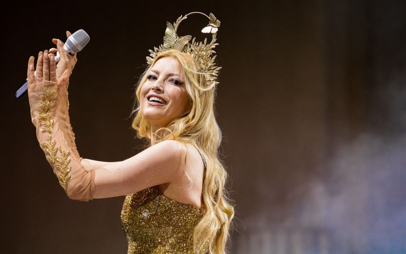 Imagini în exclusivitate de la concertul Elenei Gheorghe de la Sala Palantului! Artista a schimbat mai multe ținute pe parcursul show-ului