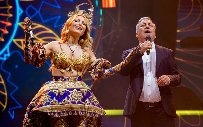 Imagini în exclusivitate de la concertul Elenei Gheorghe de la Sala Palantului! Artista a schimbat mai multe ținute pe parcursul show-ului