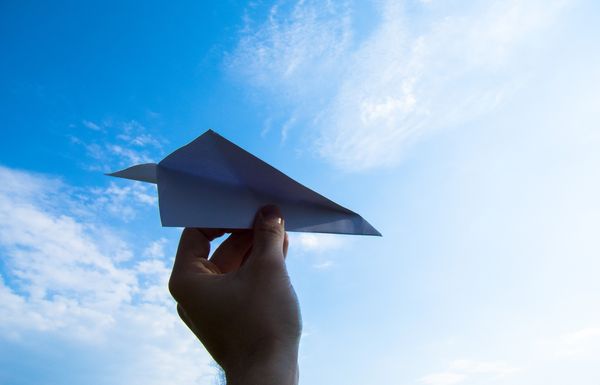 26 mai 2022 - Ziua avioanelor de h&acirc;rtie