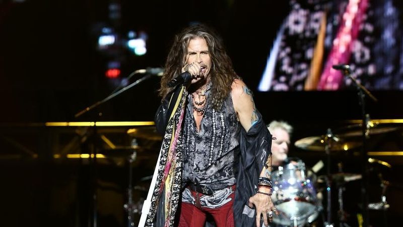 Solistul Steven Tyler a fost internat la dezintoxicare! Trupa Aerosmith, nevoită să-și anuleze concertele: &bdquo;Suntem devastați că am creat neplăceri&rdquo;