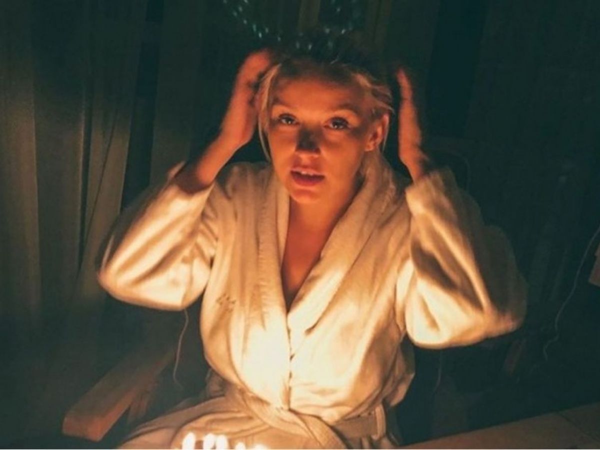 Bancul zilei de luni, 30 mai 2022: După miezul nopţii, sună cineva la uşă