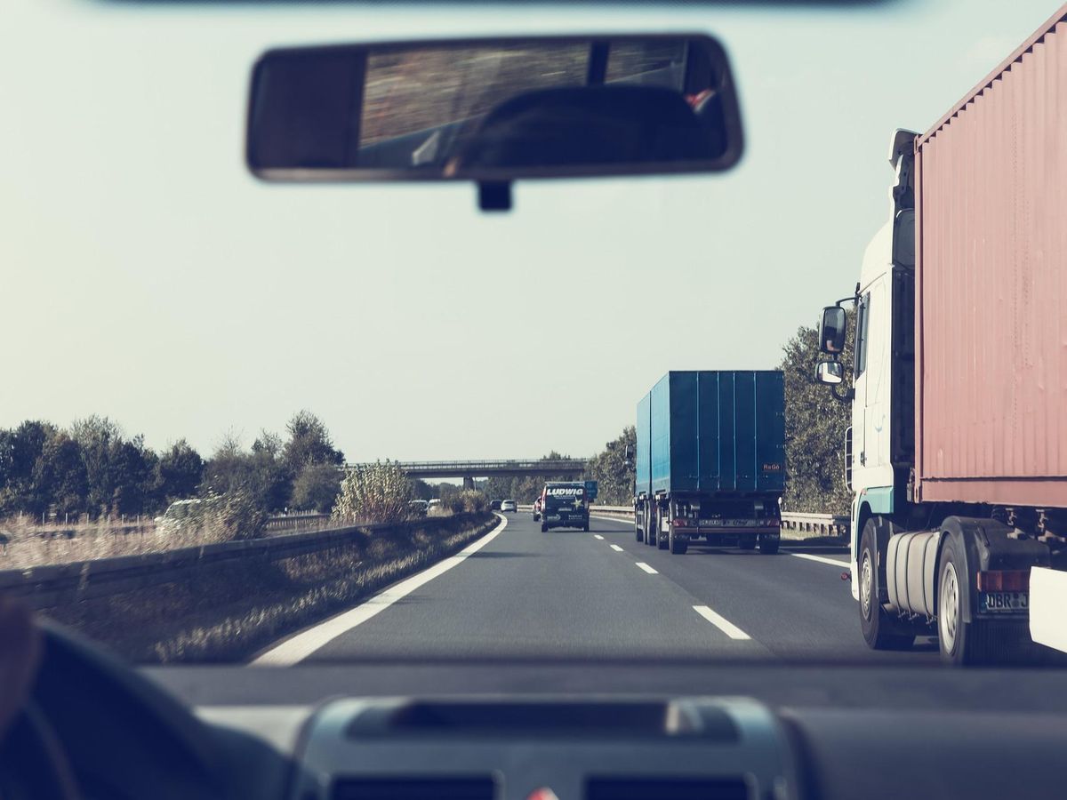 Dimineața Nebună. Un bărbat a furat o mașină fără să-și dea seama că e o femeie în ea. Audio 