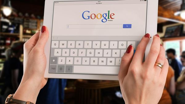 Dimineața Nebună. Cei mai curioși români: oltenii. Ei au căutat cel mai des pe Google „Cum să...”. Audio