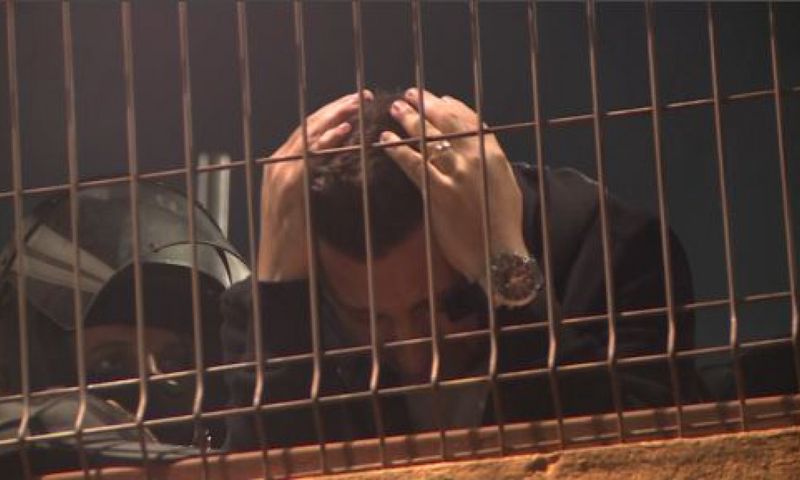 Un fan în lacrimi a refuzat să plece de pe stadion, după ce Dinamo a retrogradat