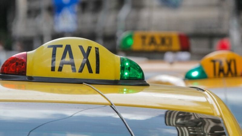 Taximentriștii din București, amendați pentru suprataxare, neeliberare de bon fiscal și lipsa staţiei radio! Polițiștii au aplicat amenzi de peste 26.000 de lei
