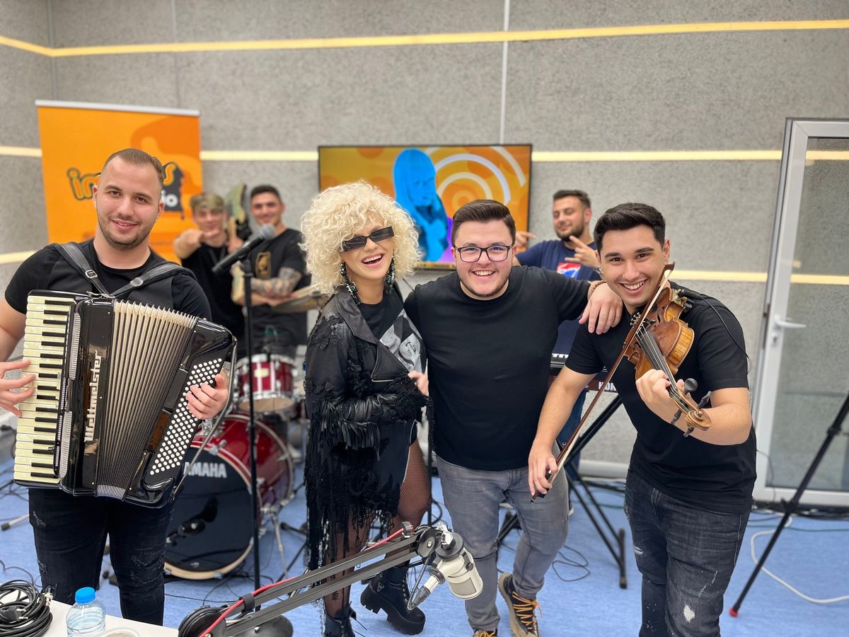 Bară La Bară! Cristina Vasiu a cântat în premieră „Iubirea mea” 