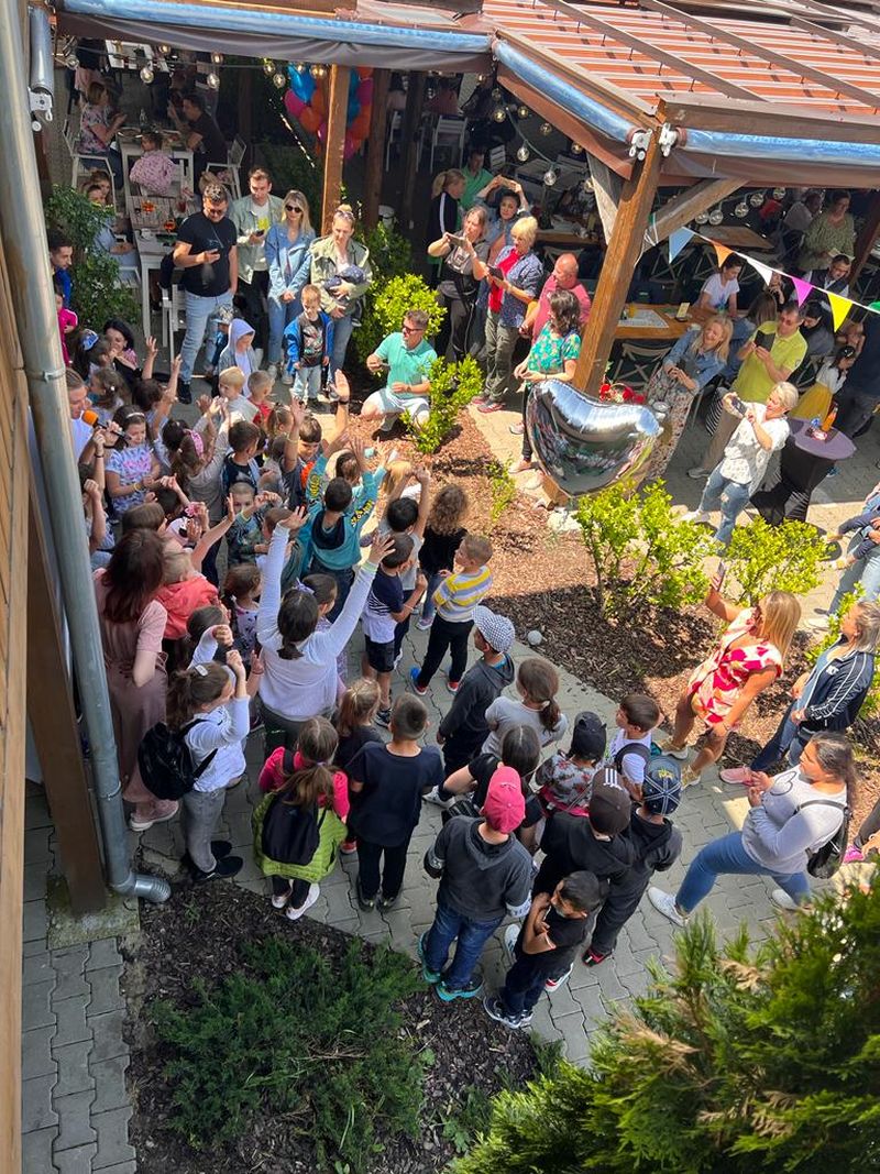 Ediție specială Uzina de Dume cu Alexandra Enășoaie și Ștefan Coroian de 1 iunie, la Trovantland. Emisiunea în imagini