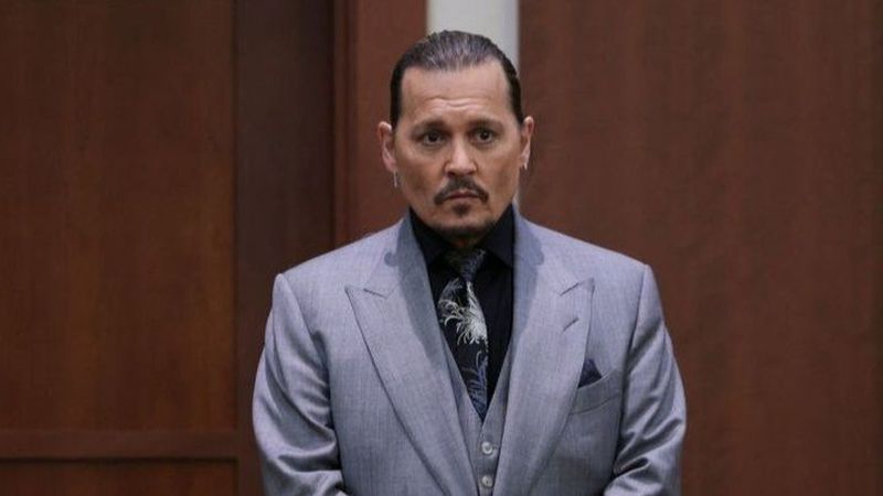 Ce făcea Johnny Deep &icirc;n timp ce se dădea verdictul procesului de defăimare cu Amber Heard?!: &bdquo;Alături de adevărații eroi!
