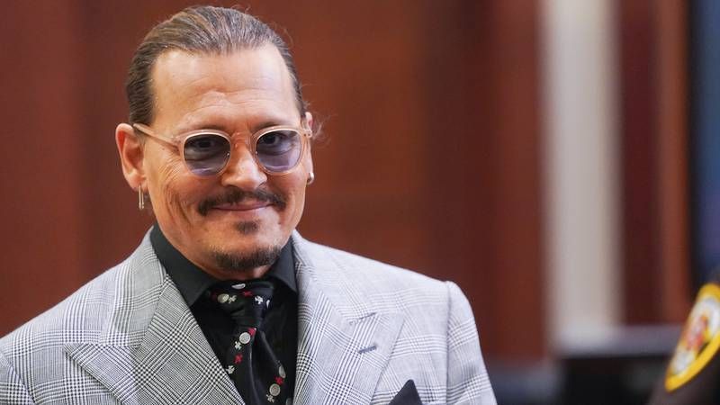 Ce făcea Johnny Deep în timp ce se dădea verdictul procesului cu Amber Heard