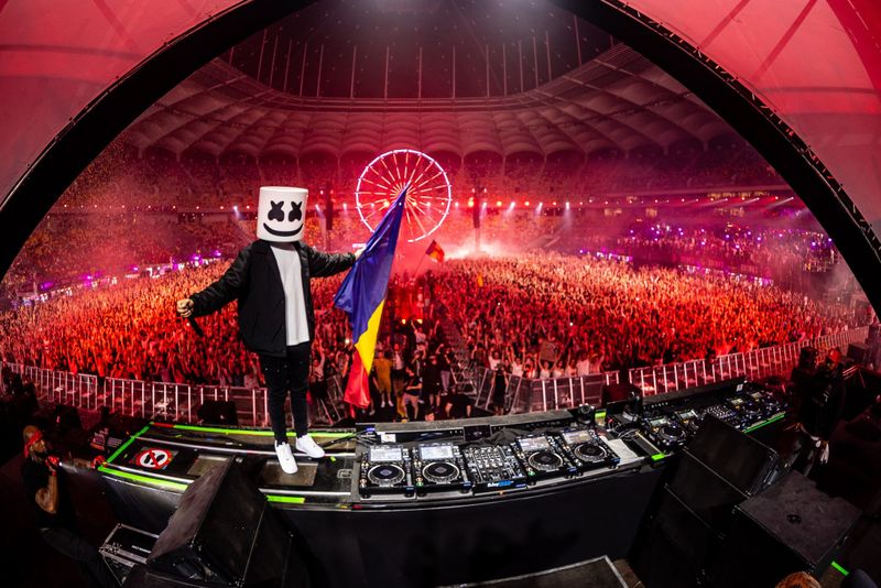 Saga Festival! Fanii muzicii electronice au dansat în ploaie în ultima seară de festival