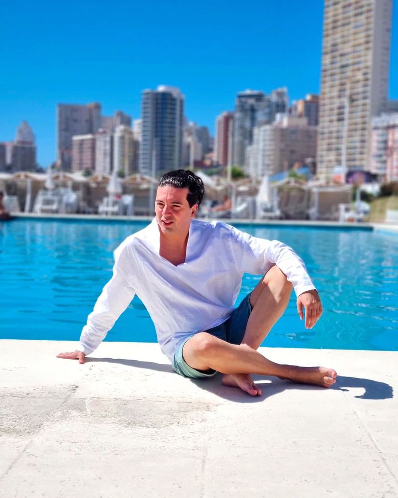 Radhu, singurul artist român care a semnat cu Sony Music! Cântărețul colaborează cu staruri internaționale Radhu, singurul artist român care a semnat cu Sony Music! Cântărețul colaborează cu staruri internaționale 