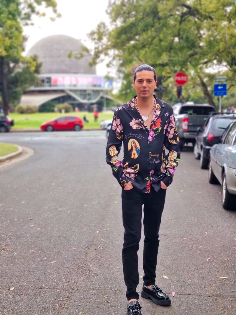 Radhu, singurul artist român care a semnat cu Sony Music! Cântărețul colaborează cu staruri internaționale 