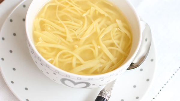 Dimineața Nebună. Un bărbat din India a divorțat de soția sa după ce i-a gătit supă la plic în fiecare zi. Audio