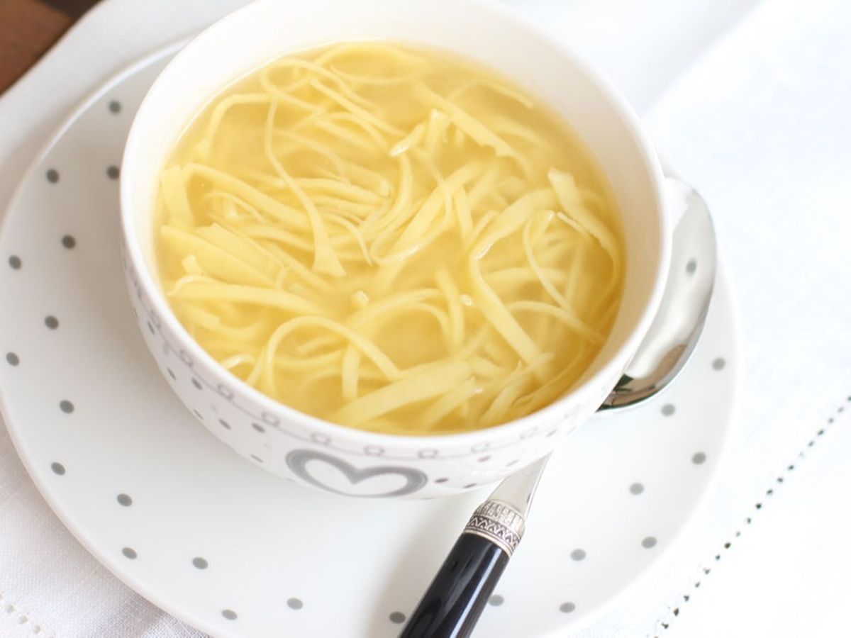 Dimineața Nebună. Un bărbat din India a divorțat de soția sa după ce soția i-a gătit supă la plic în fiecare zi. Audio