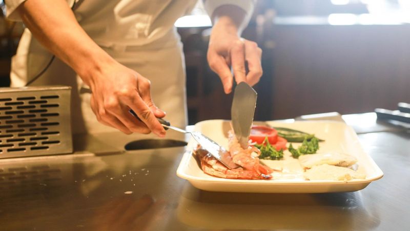 Bancul zilei de miercuri, 8 iunie 2022: Complimente bucătarului de la restaurant