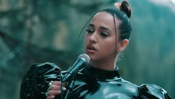 Holy Molly  a lansat varianta live session a piesei &bdquo;Plouă&rdquo;