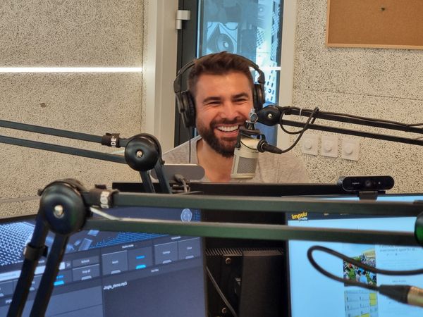 Adrian Mutu, descusut de secrete &icirc;n matinalul &ldquo;Dimineața Nebună&rdquo;, de la Radio Impuls: &ldquo;Tot timpul i-am mulțumit lui Dumnezeu că mi-a dat șansa să fac ceea ce &icirc;mi place și să c&acirc;știg și bani&rdquo;