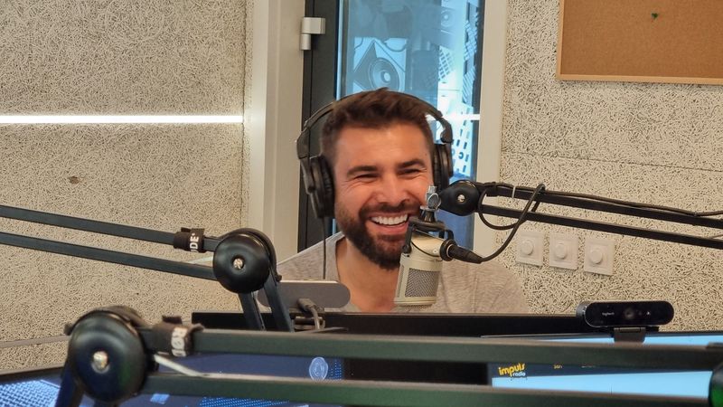 Adrian Mutu, descusut de secrete &icirc;n matinalul &ldquo;Dimineața Nebună&rdquo;, de la Radio Impuls: &ldquo;Tot timpul i-am mulțumit lui Dumnezeu că mi-a dat șansa să fac ceea ce &icirc;mi place și să c&acirc;știg și bani&rdquo;