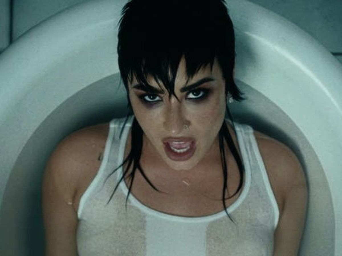 Demi Lovato - Skin Of My Teeth