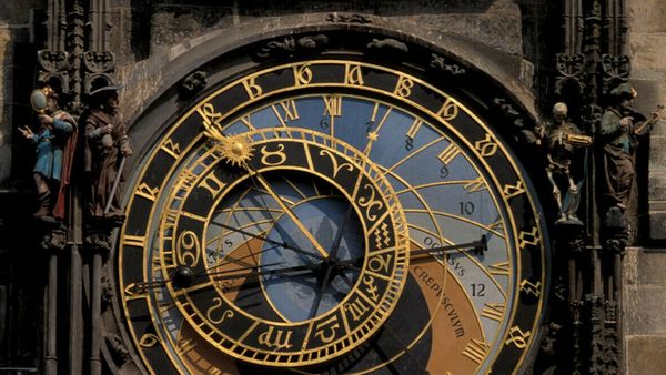 Dimineața Nebună: Autoritățile din Cehia anchetează restaurarea picturilor de pe ceasul astronomic din Praga - AUDIO