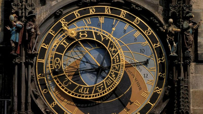 Dimineața Nebună: Autoritățile din Cehia anchetează restaurarea picturilor de pe ceasul astronomic din Praga - AUDIO