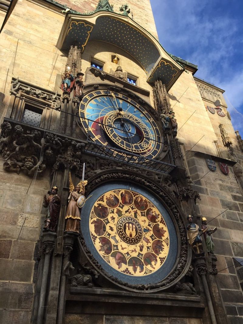 Autoritățile din Cehia anchetează restaurarea picturilor de pe ceasul astronomic din Praga