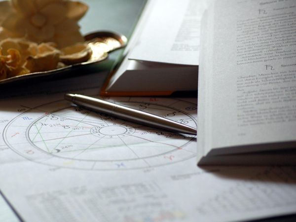 Horoscop 17 iunie 2022: Nativii care se pot bucura de o ieșire sau o vacanță neașteptată