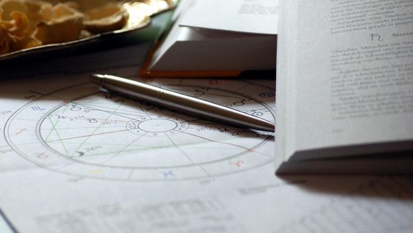 Horoscop 17 iunie 2022: Nativii care se pot bucura de o ieșire sau o vacanță neașteptată