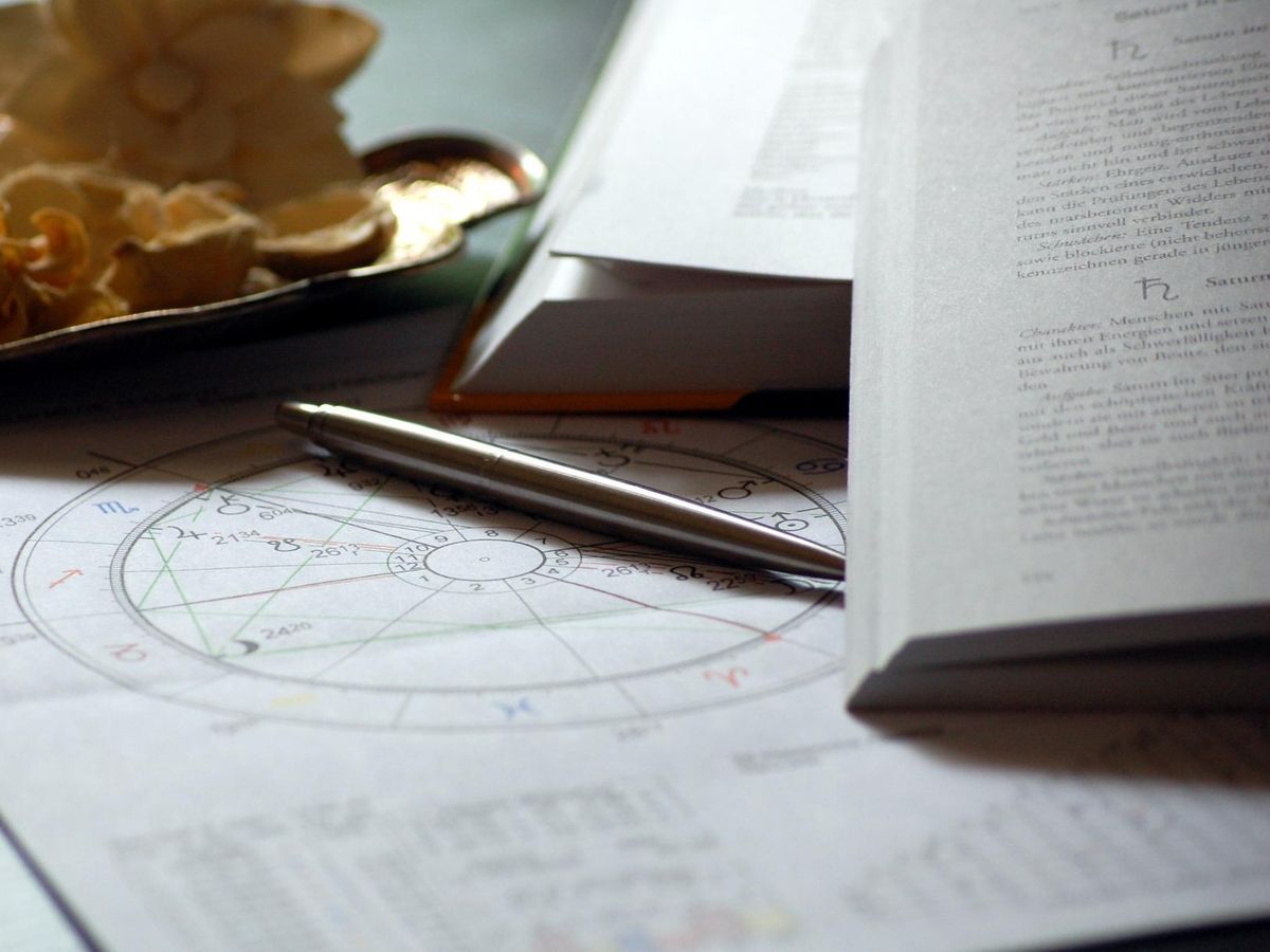 Horoscop 17 iunie 2022: Nativii care se pot bucura de o ieșire sau o vacanță neașteptată