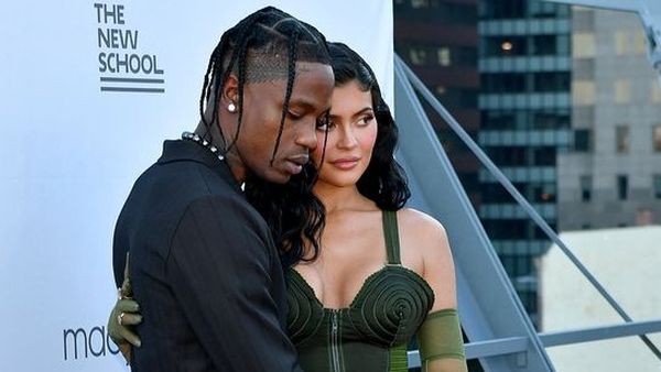 Kylie Jenner, fotografie rară cu fiul ei de ziua tatălui. Cum l-a surprins pe Travis Scott?
