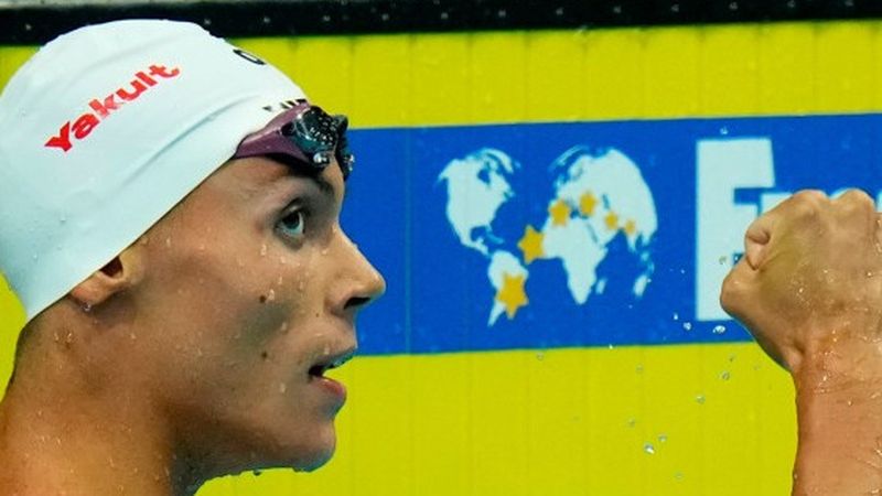 David Popovici, campion mondial la &icirc;not! Este cel mai t&acirc;năr campion mondial din istorie la 200 de metri liber: &bdquo; Pentru Rom&acirc;nia &icirc;nseamnă mult și sunt foarte fericit că am reușit acest rezultat pentru țara mea&rdquo;