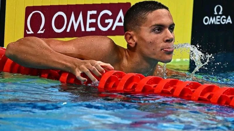 David Popovici, campion mondial la înot! Este cel mai tânăr campion mondial din istorie la 200 de metri liber: „ Pentru România înseamnă mult și sunt foarte fericit că am reușit acest rezultat pentru țara mea”