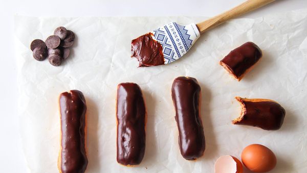 22 iunie 2022: Ziua eclerelor cu ciocolată