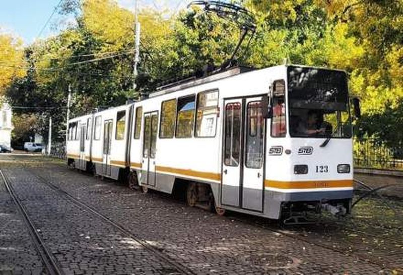 O tânără din București, lovită și înjurată de o controlare STB