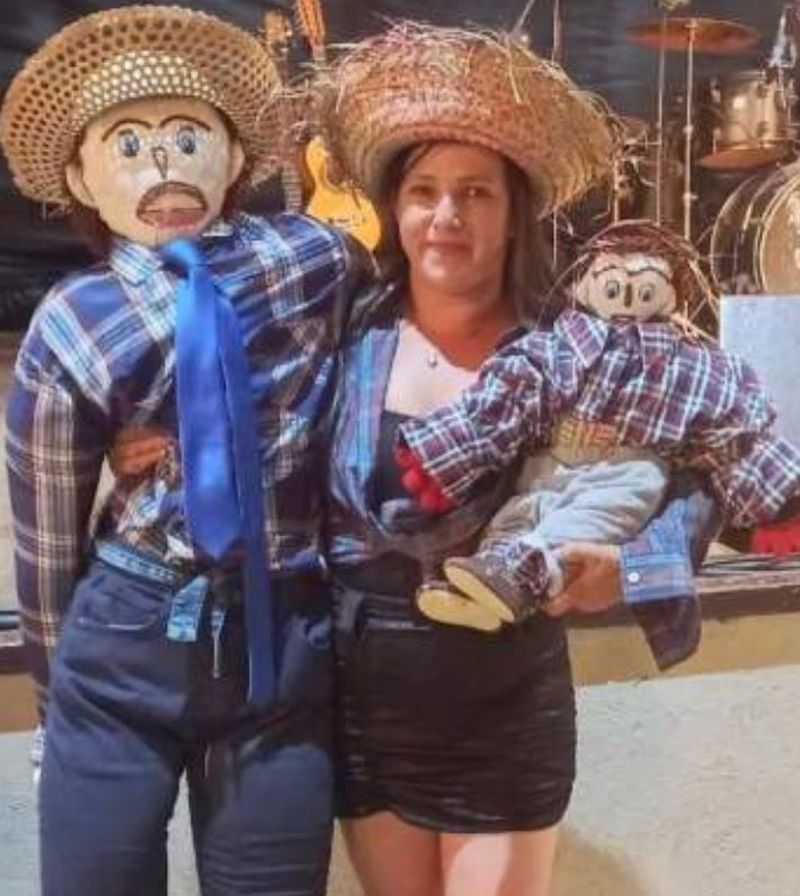 O femeie s-a căsătorit cu o păpuşă de cârpă, în Brazilia.