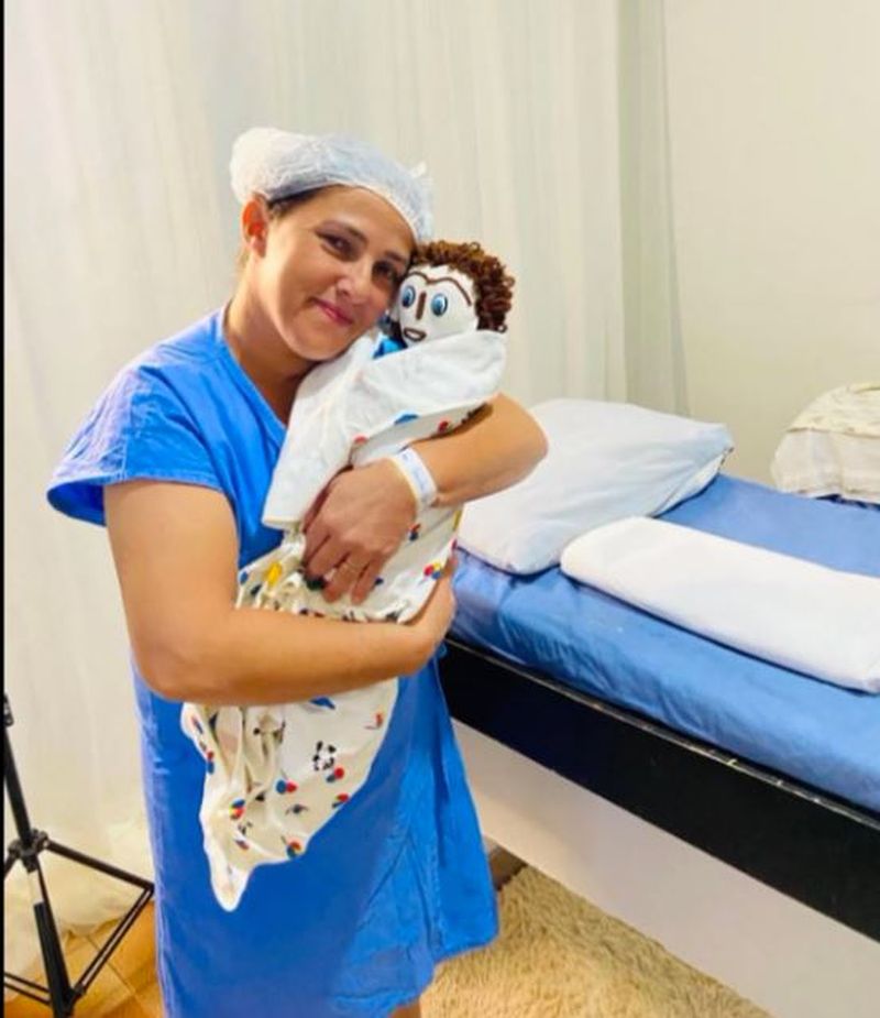 O femeie s-a căsătorit cu o păpuşă de cârpă, în Brazilia.