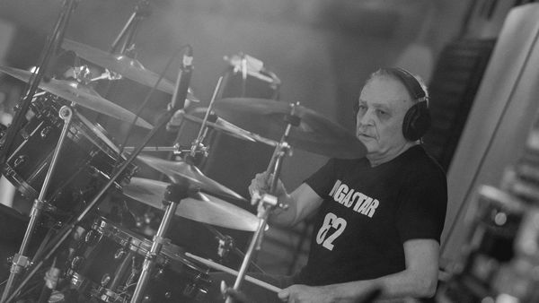 Leluț Vasilescu, toboșarul trupei Comapct, s-a stins din viață!