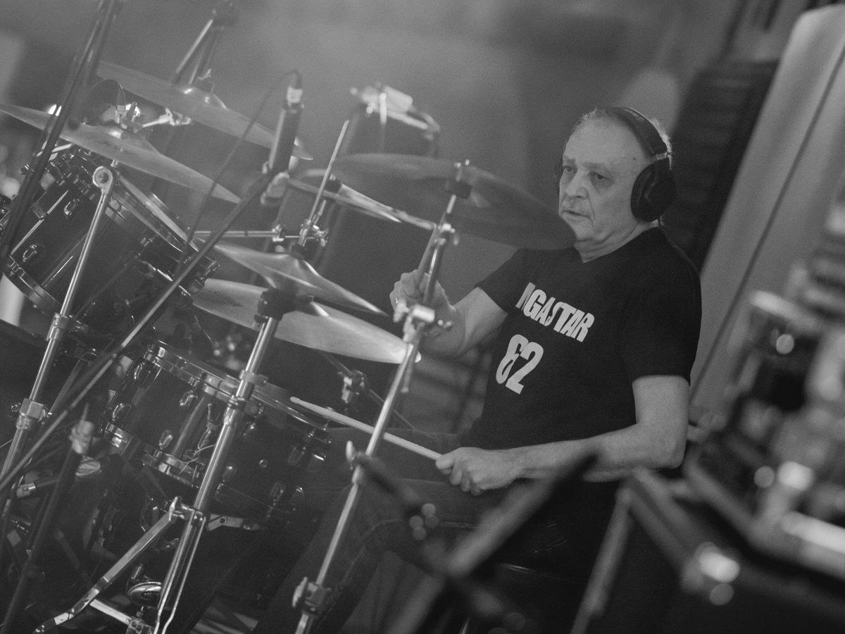 Leluț Vasilescu, toboșarul trupei Comapct, s-a stins din viață!